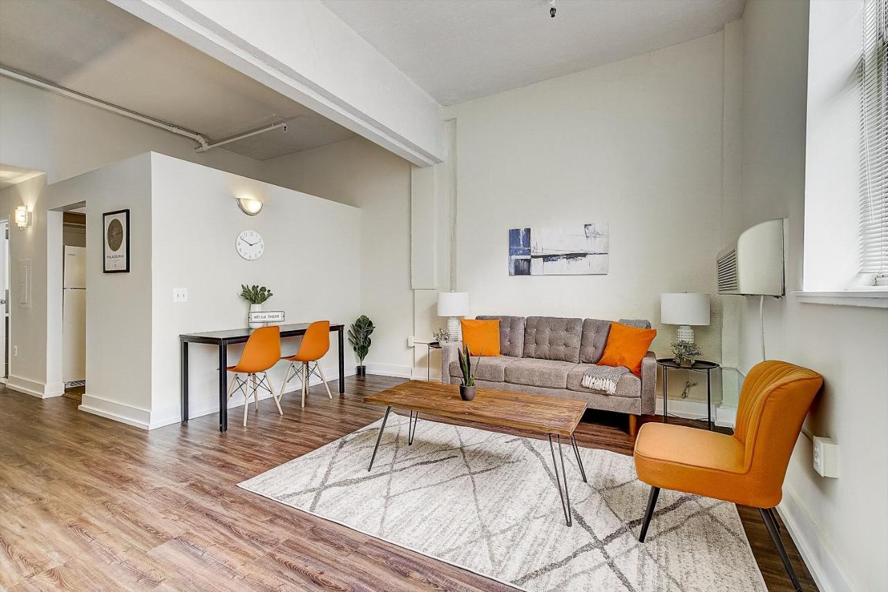 Frontdesk I The Cosmopolitan Apts Philadelphia Διαμέρισμα Δωμάτιο φωτογραφία