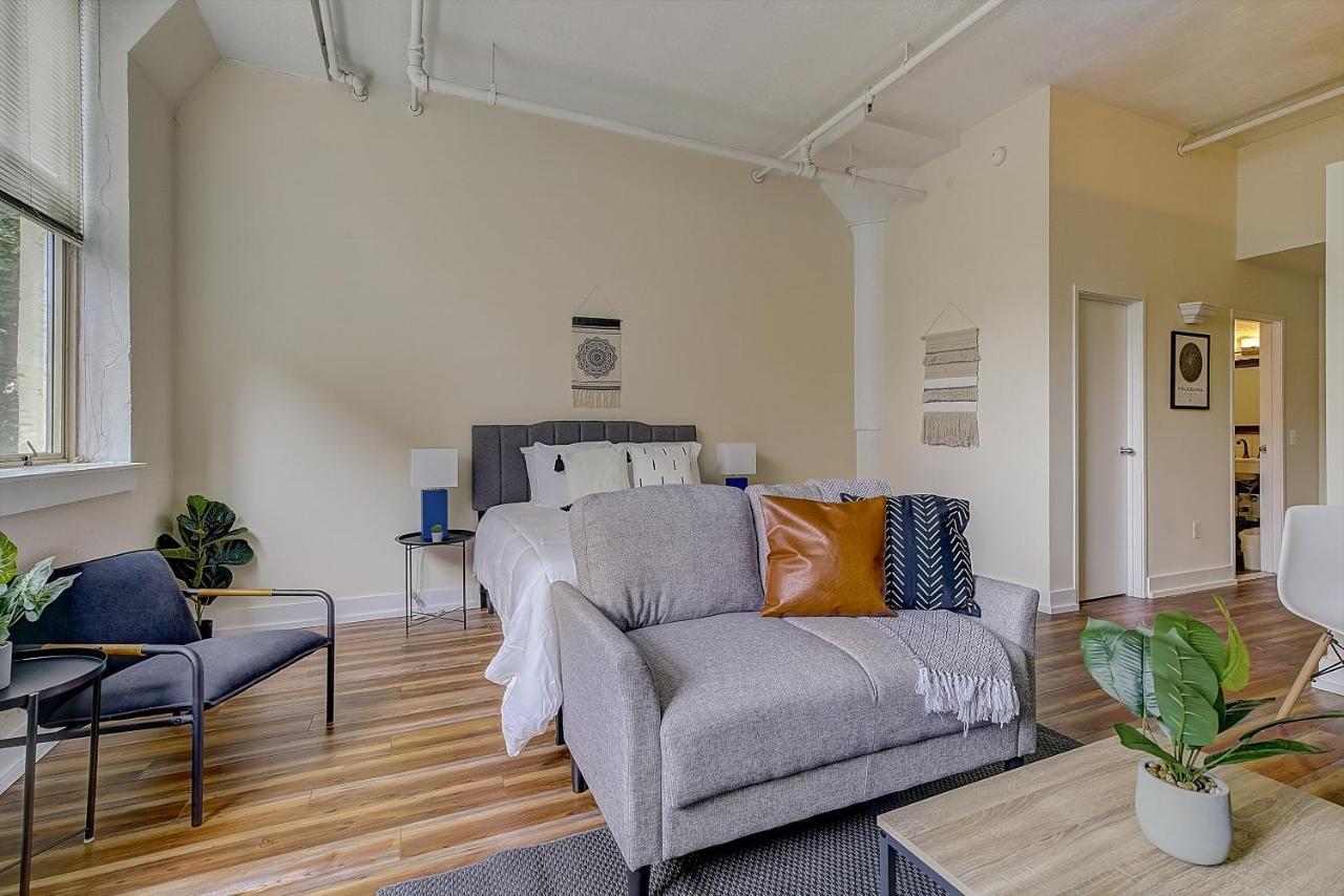 Frontdesk I The Cosmopolitan Apts Philadelphia Διαμέρισμα Δωμάτιο φωτογραφία