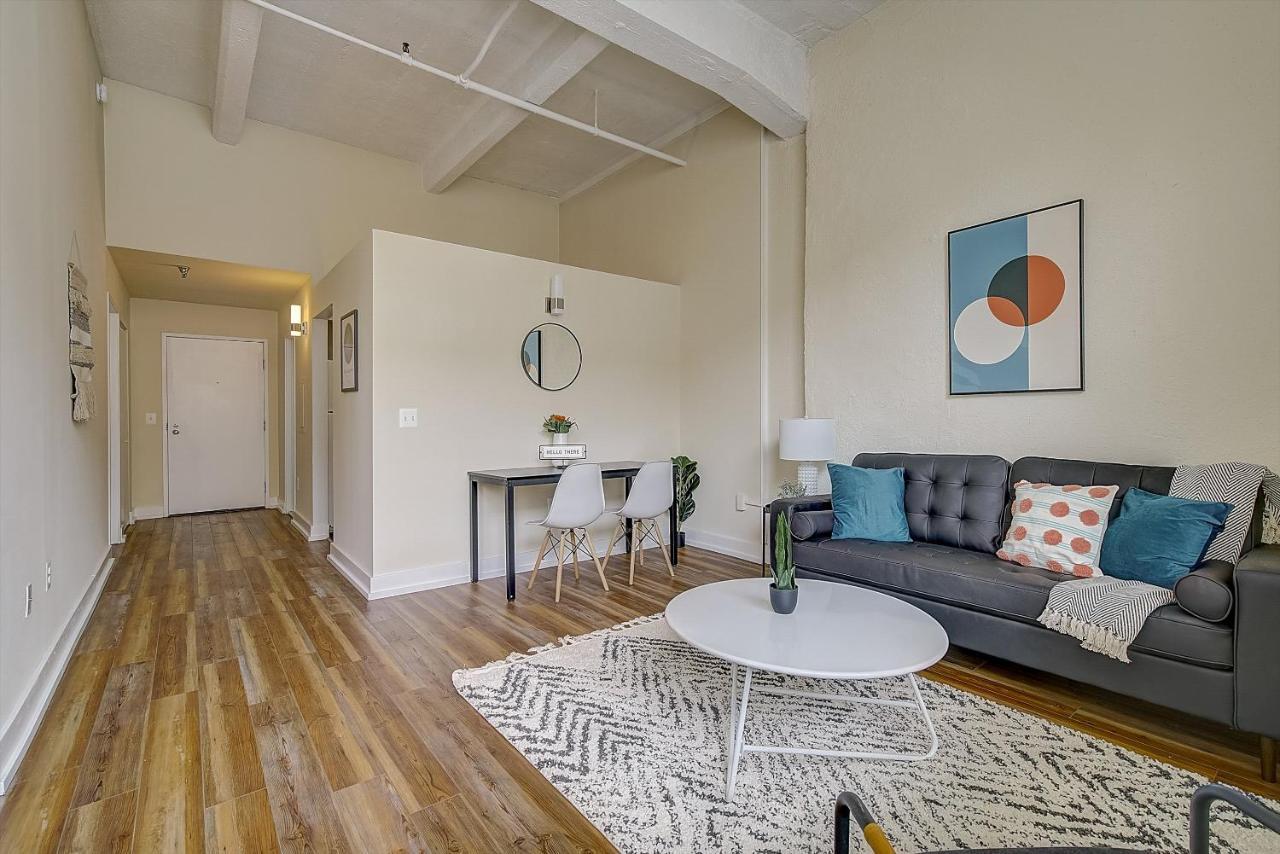 Frontdesk I The Cosmopolitan Apts Philadelphia Διαμέρισμα Δωμάτιο φωτογραφία