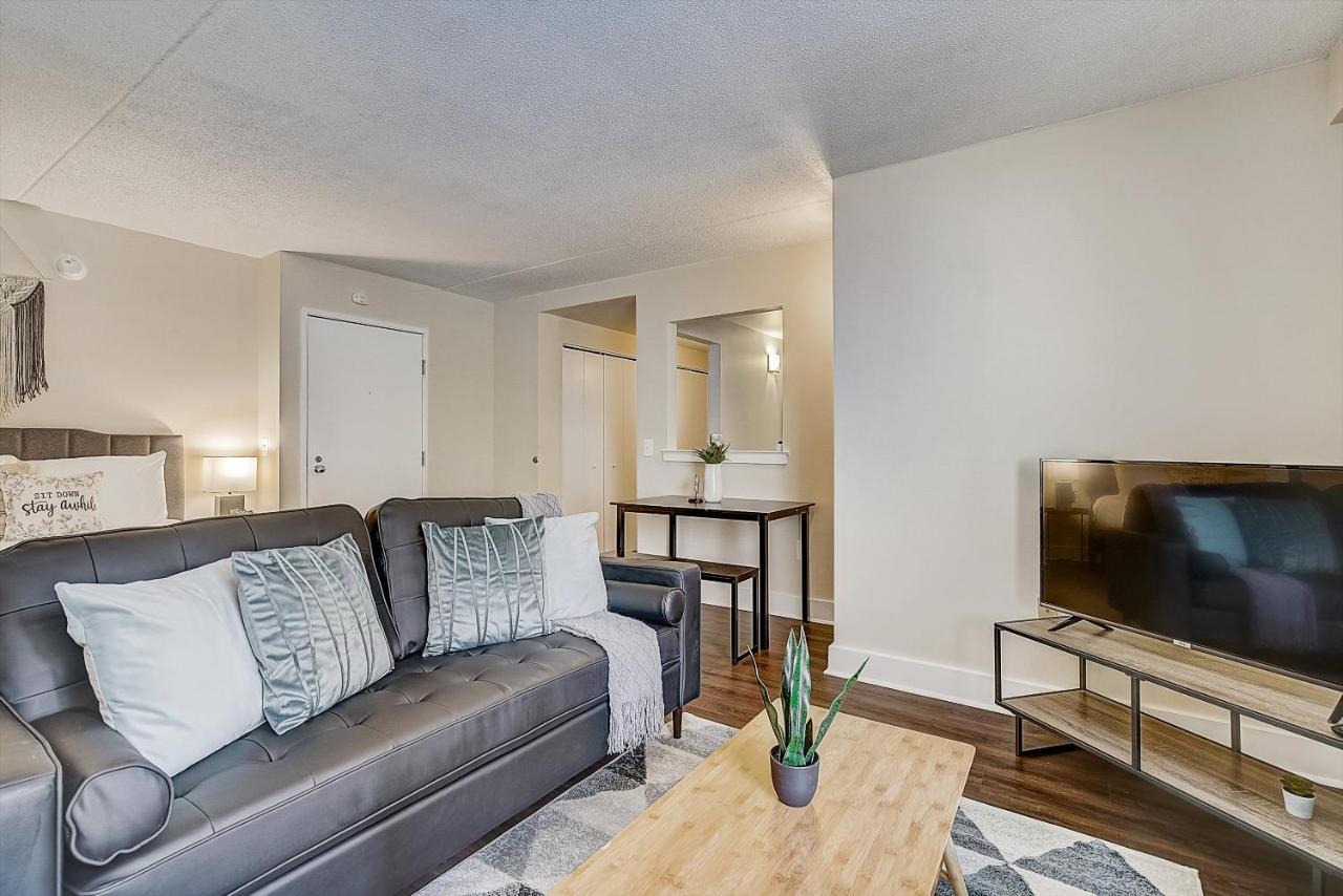 Frontdesk I The Cosmopolitan Apts Philadelphia Διαμέρισμα Δωμάτιο φωτογραφία