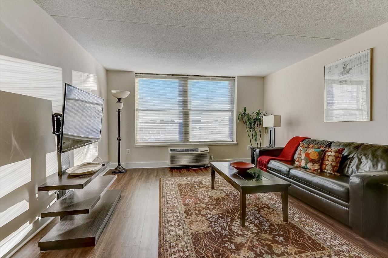 Frontdesk I The Cosmopolitan Apts Philadelphia Διαμέρισμα Δωμάτιο φωτογραφία